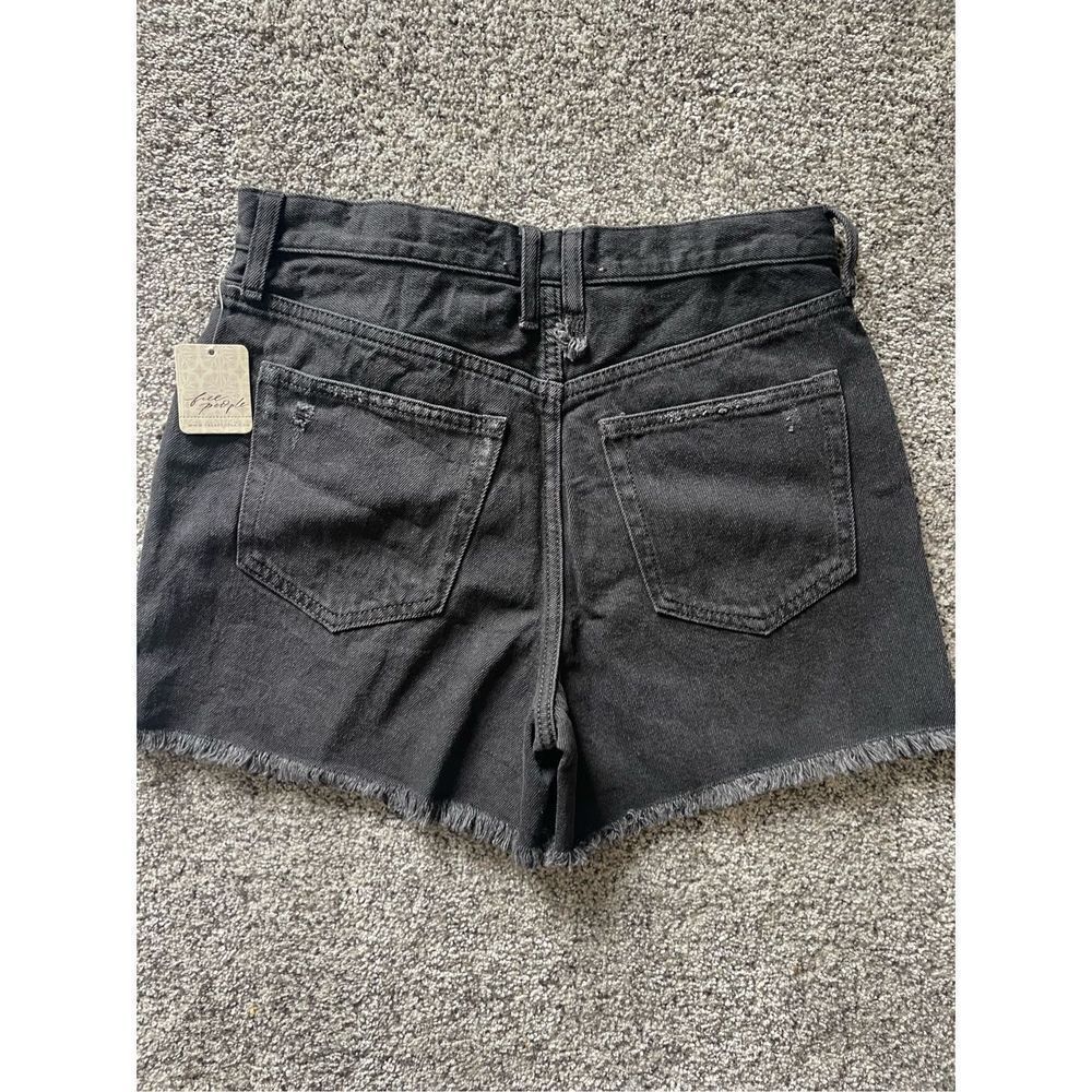 We The Free Cut-Off Distressed Shorts❤️ - Picture 4 of 6